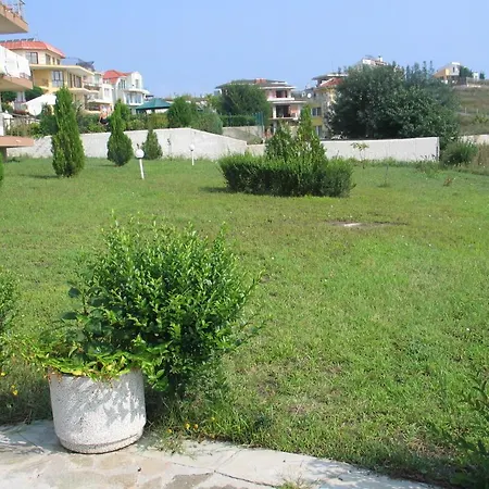 In Cape St Stefan Апартаменты *